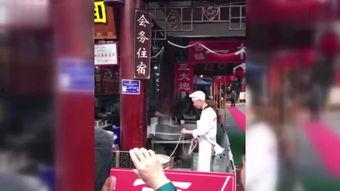 成都一根面小哥视频,一根面背后的传奇故事